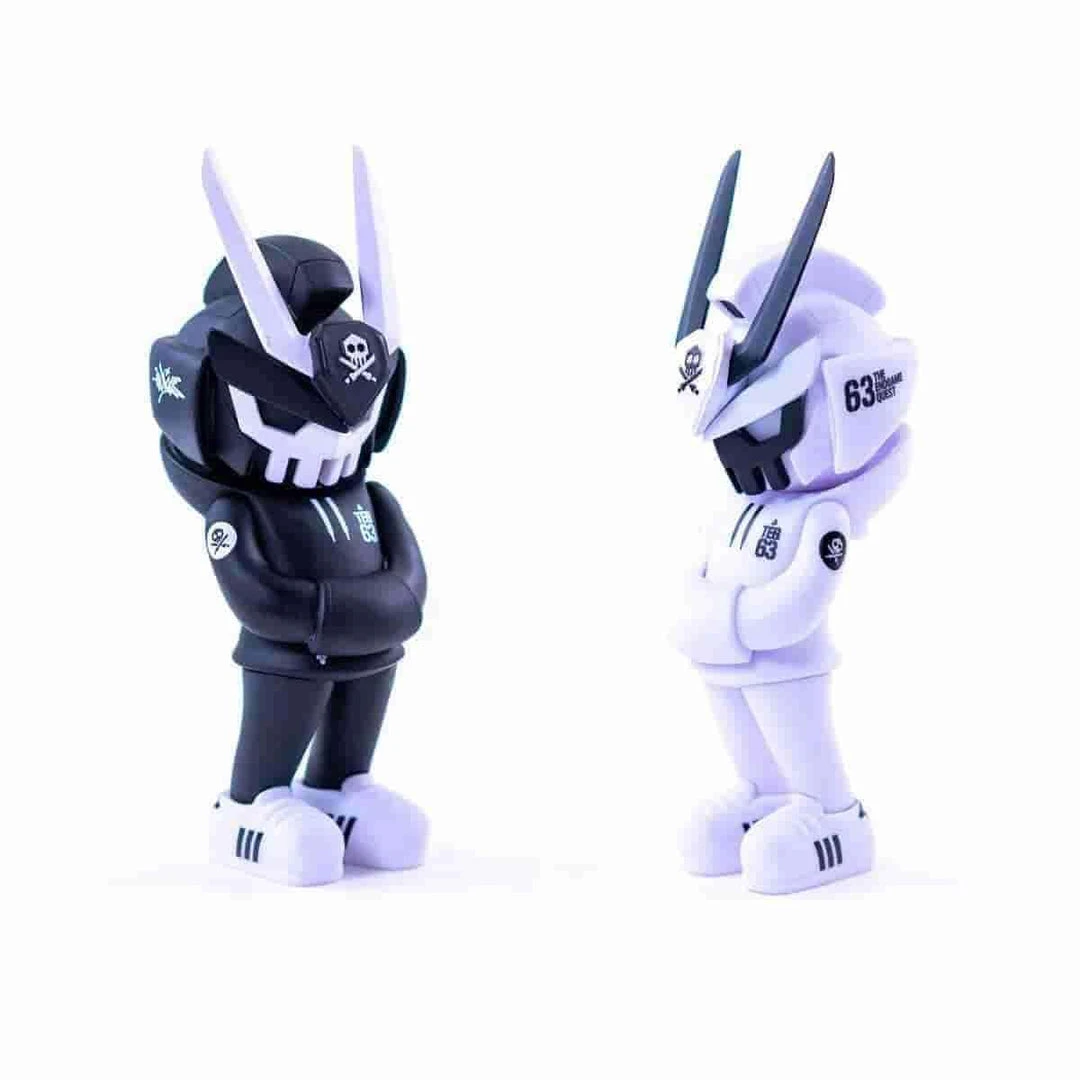 BUNDLE CORE EDITION TEQ 63 OG BLACK & GHOST MODE WHITE - 6 Inch Medium Figure By Martian Toys X Quiccs 1 BUNDLE CORE EDITION TEQ 63 OG BLACK & GHOST MODE WHITE - 6 Inch Medium Figure By Martian Toys X Quiccs