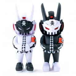 IamRetro.com Ghost Complex Black + White MEGA-TEQ63 By Martian Toys X Quiccs